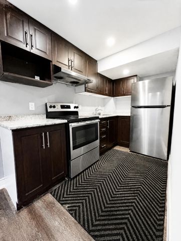 For Lease - 102 Earlsbridge Boulevard, Brampton, Ontario - Photo 5