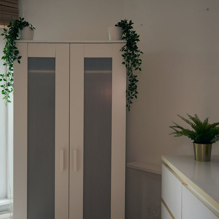 Room in a Shared House, Mora Road, NW2 - Photo 1
