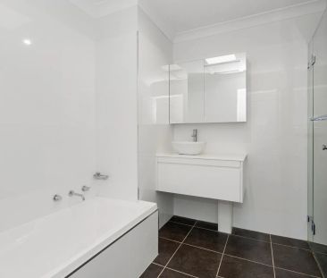 Modern Three Bedroom Townhouse - Photo 4