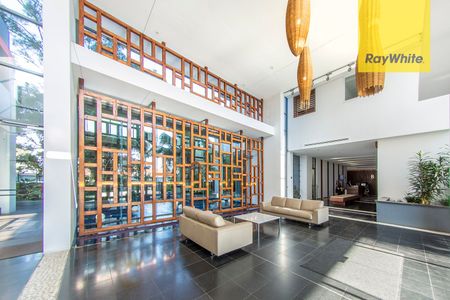 SPACIOUS TWO BEDROOM APARTMENT ON LEVEL 11 - RESORT-STYLE LIVING IN 'THE GALLERY BY CROWN' - Photo 2