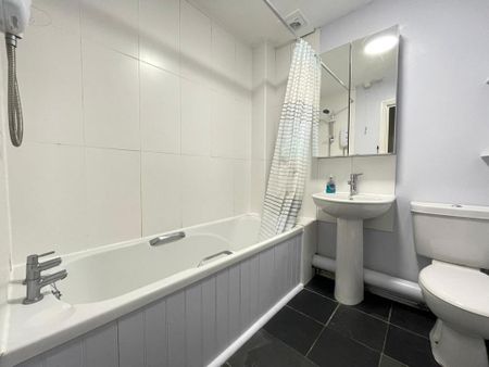 2 bedroom flat to rent - Photo 4