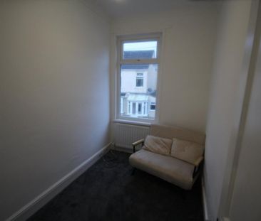 3 bedroom end of terrace house to rent - Photo 3
