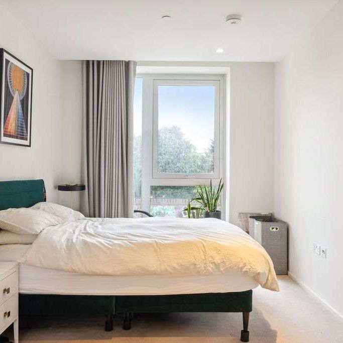 Smart one bedroom apartment in the exclusive Lillie Square development. - Photo 1