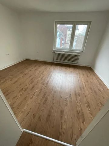 Gemütliche 3-Zimmer-Wohnung in zentraler Lage nahe der KW-Brücke – Ideal für eine WG! Verfügbar ab Dezember 2024 mit Einbauküche! - Foto 4