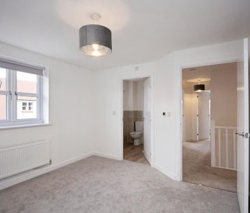4 bedroom detached house to rent - Photo 3