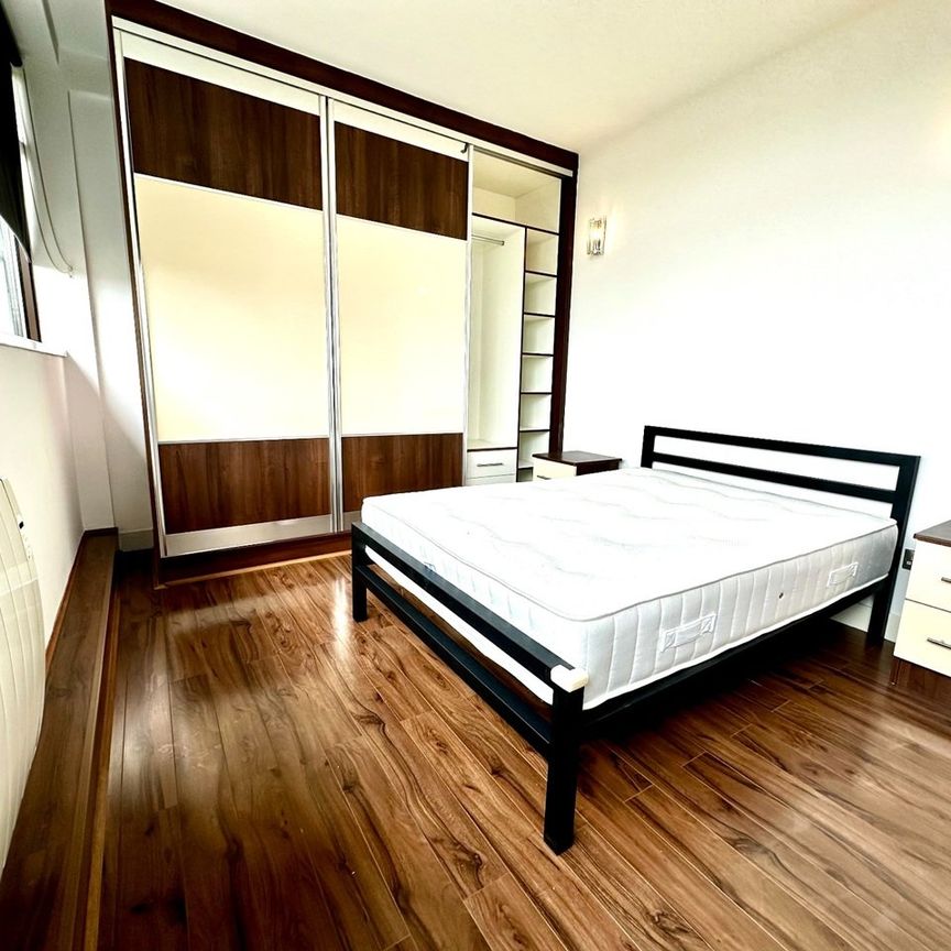 1 Bed Penthouse, Copperfield Road, E3 - Photo 1