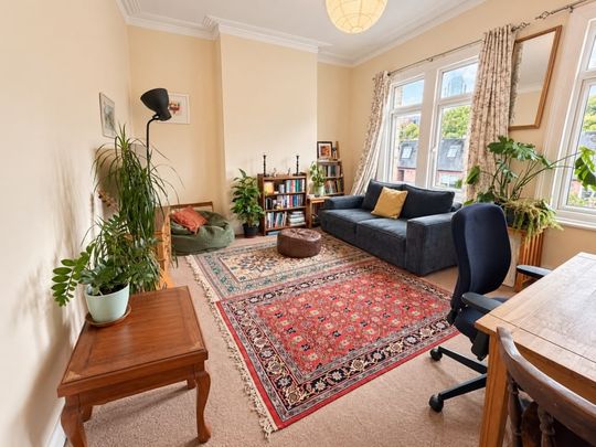 1 Bed Flat, Vale Road, N4 - Photo 1