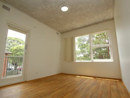 Modern 2 Bedroom Unit in a quiet location - Photo 2