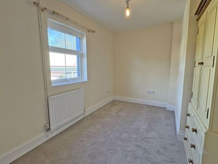 2 bedroom end of terrace house to rent - Photo 4