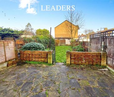 2 bedroom semi-detached house to rent - Photo 5