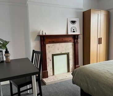 Cosy Bedroom House, LN5 - Photo 2