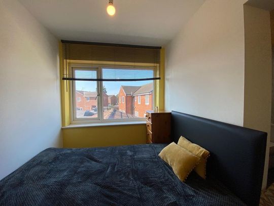 1 bedroom in a house share to rent - Photo 1