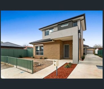 1/10 Erindale Avenue, Deer Park, VIC 3023 - Photo 4