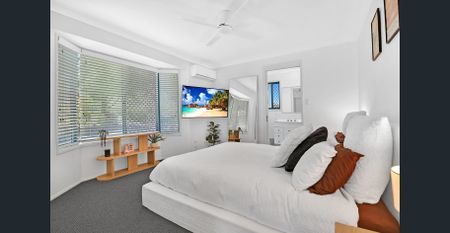 Villa in Prime Labrador Locale - Photo 4