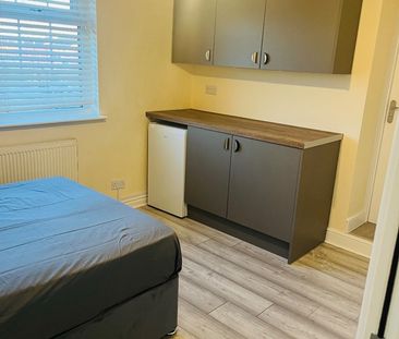 Room in a Shared House, Wetherby Road, LS17 - Photo 4
