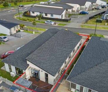 Chic 3BR Karaka Townhouse w/ Deck! - Photo 3