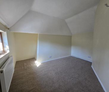 3 bedroom end of terrace house to rent - Photo 2