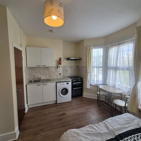 Studio Flat, Wimborne Road, N17 - Photo 3