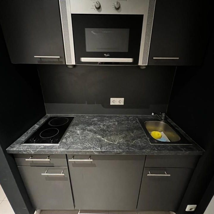 Ab 01.02. 1 Zimmer Studio Wohnung Apartment Untermiete + Balkon - Photo 1