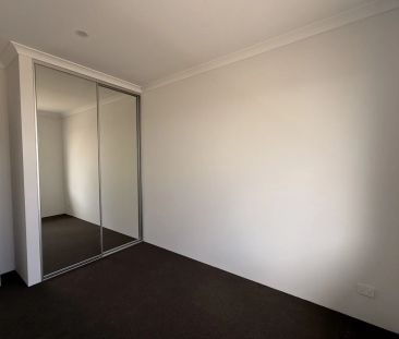 Stylish Family Home in Prime Secret Harbour Location - Photo 4