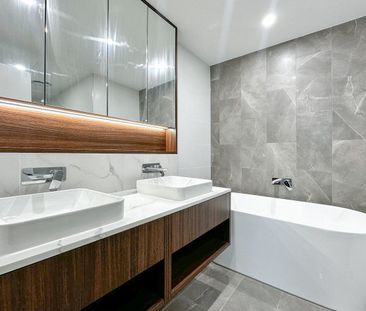 Stunning 3-storey home with Roof Terrace - Photo 1