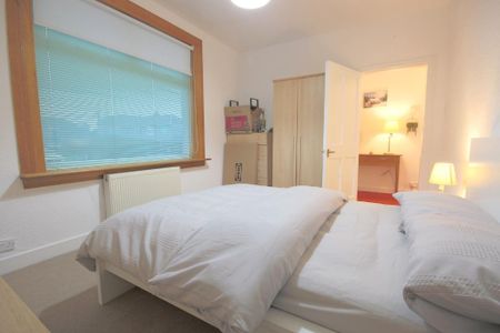 2 bedroom ground floor flat to rent - Photo 3