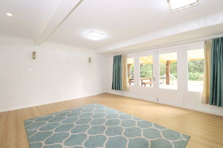 Newly Renovated 2-Bedroom House in Clevedon! - Photo 5