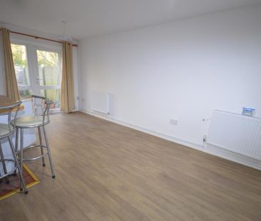 2 bedroom end of terrace house to rent - Photo 1