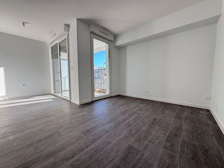 Appartement neuf avec terrasse et parking - Photo 4