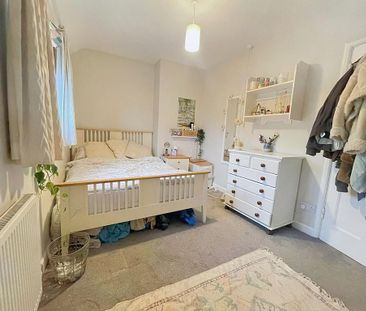 4 bedroom semi-detached house to rent - Photo 5