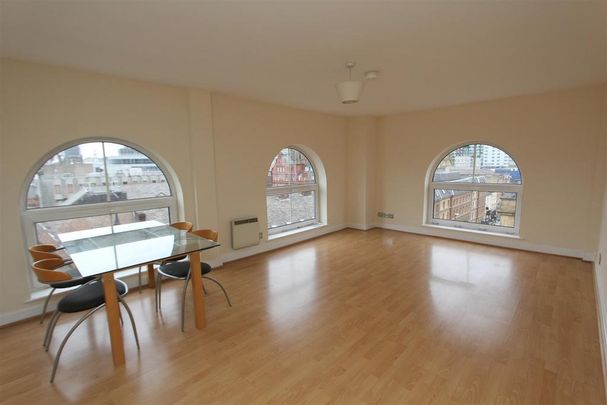 2 bedroom flat to rent - Photo 1