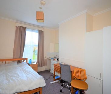 6 bedroom detached house to rent - Photo 5