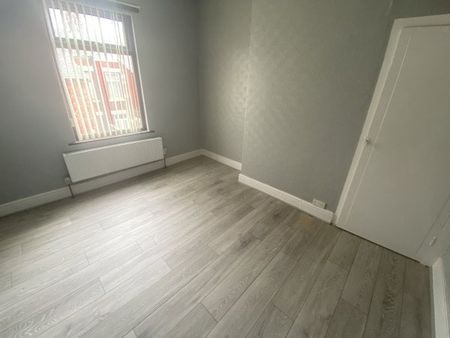 Esher Road, L6 - Photo 3