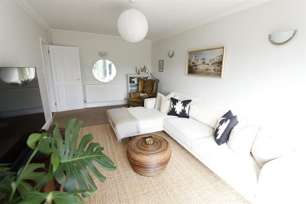 3 bedroom semi-detached bungalow to rent - Photo 1