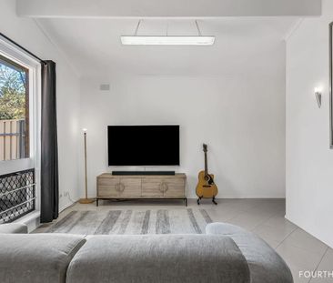 Bright, Low-Maintenance Unit in a convenient Location - Photo 2