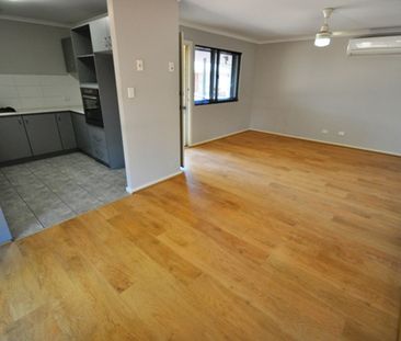 SPACIOUS, COSY & CLOSE TO EVERYTHING! - Photo 4