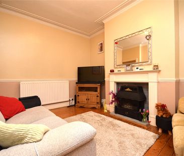 30, Yewdall Road, Rodley, Leeds, West Yorkshire, LS13 1NB - Photo 2