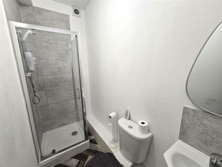 Queens Road, Aldershot, GU11 - Photo 2