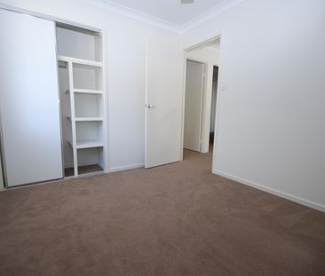 Terrific townhouse ready for new tenants! - Photo 2