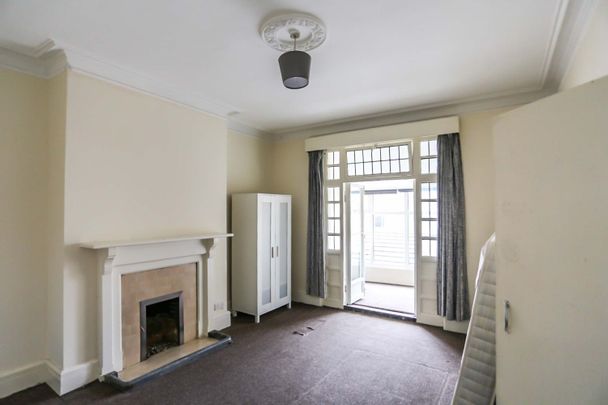 BILLS INCLUDED – Bainbrigge Road, Headingley, Leeds, LS6 - Photo 1