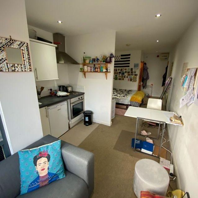 Studio to rent - Photo 1