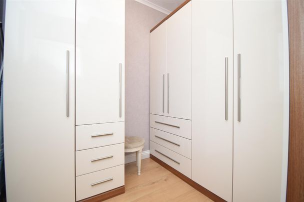 Milton Crescent, Wakefield - Photo 1