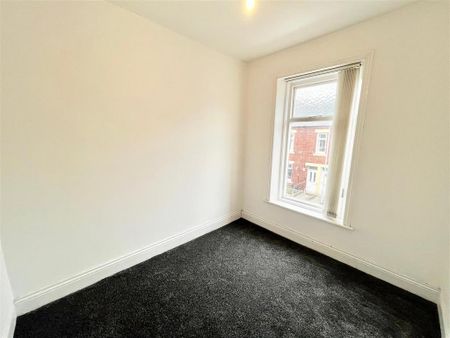 3 bedroom flat to rent - Photo 3
