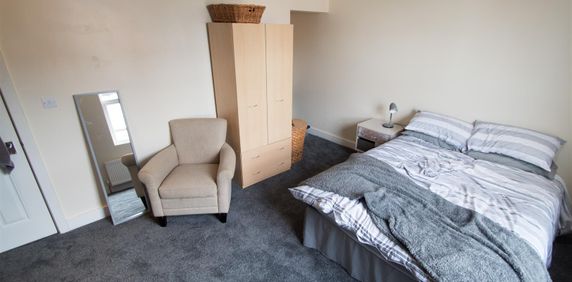 6 bedroom terraced house to rent - Photo 2