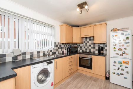 2 bedroom semi-detached house to rent - Photo 5