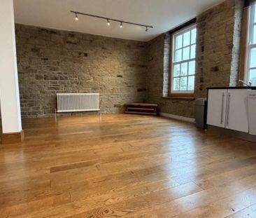 2 bedroom Flat To Let - Photo 1
