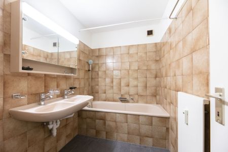 SCHÖNE Wohnung mit grossem Balkon - Foto 5