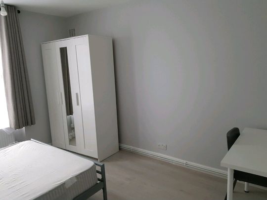 Room in a Shared Flat, Boreman House, SE10 - Photo 1