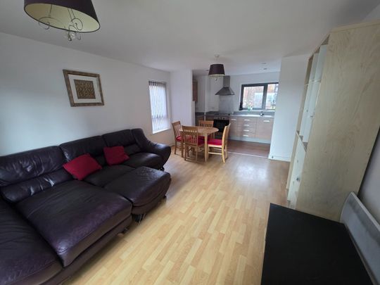2 Bed Flat, Bouverie Court, LS9 - Photo 1
