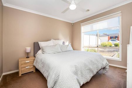 BEAUTIFUL FAMILY HOME - Photo 5